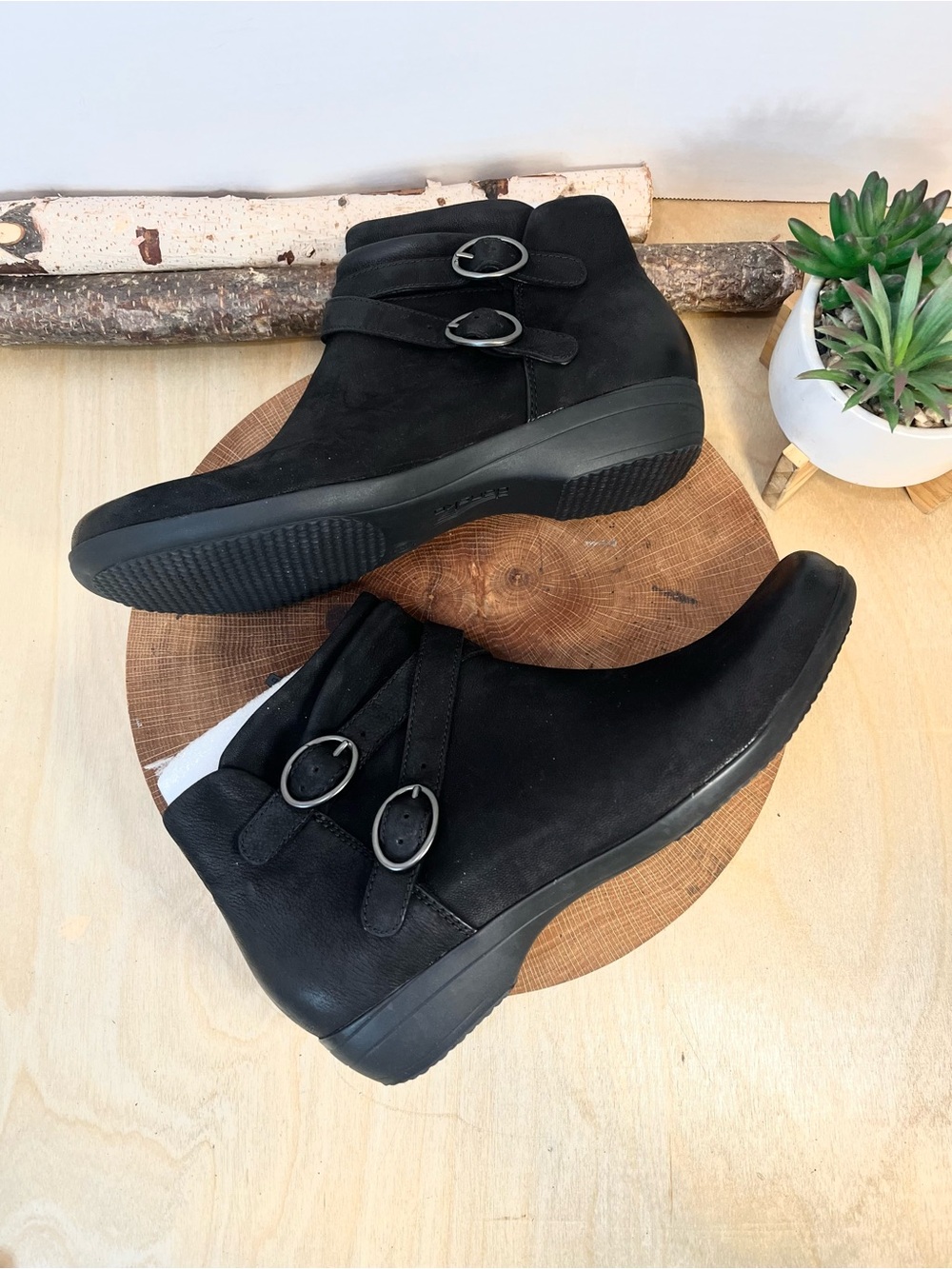 NWOB Dansko Faithe Black Burnished Leather Ankle Boots Size 12 - Picture 12 of 14